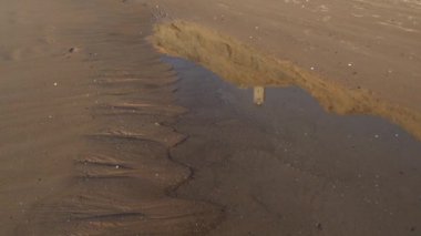 Rubjerg Knude Deniz Feneri Plaj Göletine Yansıtılıyor