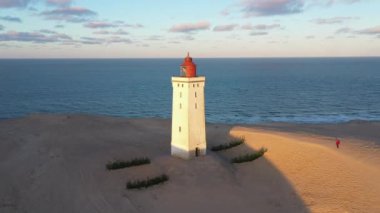 Rubjerg üzerinde İHA Uçuşu Knude Deniz feneri ve Deniz