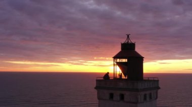 Rubjerg üzerinde İHA Uçuşu Gün batımında Knude Deniz Feneri