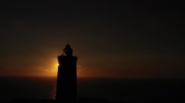 Rubjerg üzerinde İHA Uçuşu Gün batımında Knude Deniz Feneri