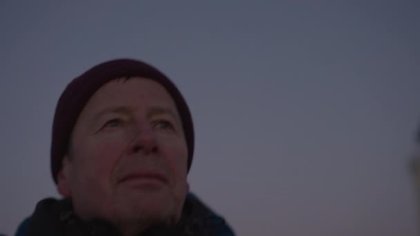 Hiker Looking Away From Rubjerg Knude Lighthouse — стокове відео