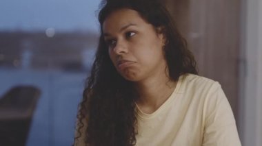 Kadın Üniversite Öğrencileri Tartışıyor