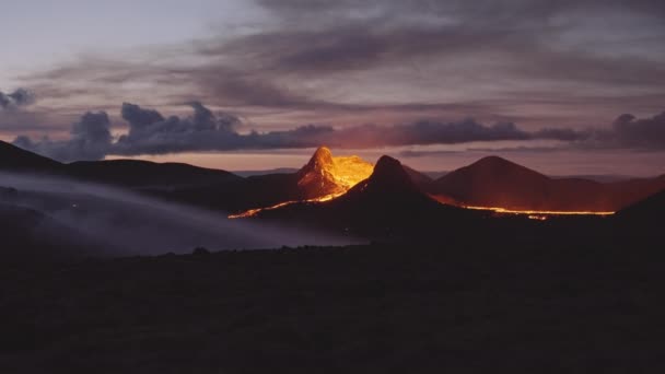 Spektakuläre Szenerie aus einem Vulkankrater — Stockvideo