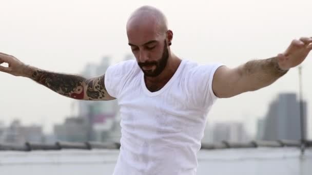 Palmas para baixo стоковые видео, футажи Скачать видео