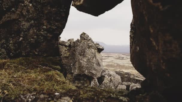 아이슬란드 의 팅 벨 리 르 에 있는 로키 풍경 — 비디오
