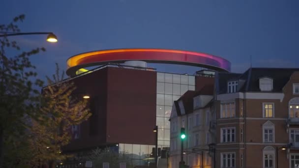 Museu de Arte Iluminado Aros Aarhus na Dinamarca — Vídeo de Stock