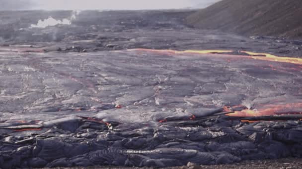Lávový tok od erupce sopky Fagradalsfjall — Stock video