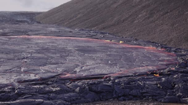 Caudal de lava del volcán Erupting Fagradalsfjall — Vídeo de stock