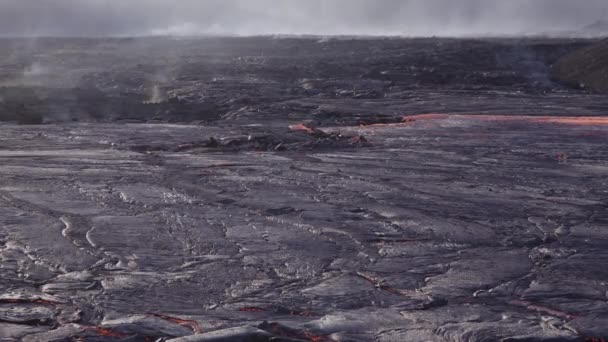 Lávový tok od erupce sopky Fagradalsfjall — Stock video