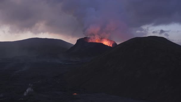 Lava And Smoke Erupting From Fagradalsfjall Volcano — стокове відео