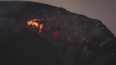 Fagradalsfall Volkanik Patlamadan Kratere Erimiş Lava Akışı