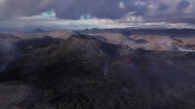 Dumanlı Fagradalsfall Volkanı Üzerine İHA