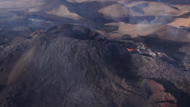 Vol de drone au-dessus du volcan Fagradalsfjall — Video