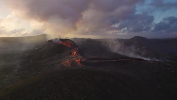 Drone sopra eruzione vulcano Fagradalsfjall — Video Stock