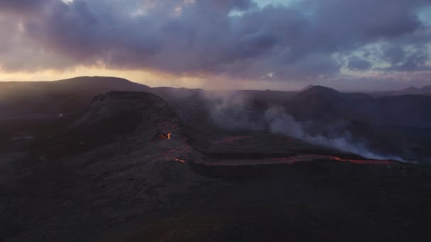 Drone Over Van Lava Stroom Van Fagradalsfjall Vulkaan — Stockvideo