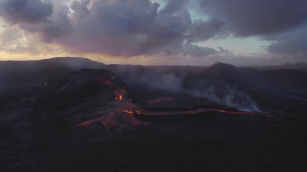 Drone Of Molten Lava Flow From Erupting Volcán Fagradalsfjall — Vídeos de Stock