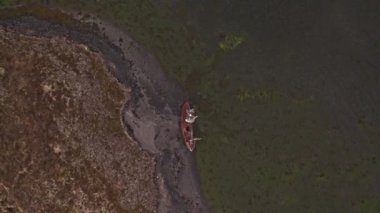 Düşük Gelgitte İzlanda Kıyısındaki Eski Batık Batık 'ın Üzerinde İnsansız Hava Aracı