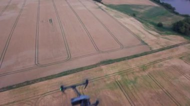 Uçan İnsansız Hava Aracı ile Bir Kahverengi Alan Sabit Hava Manzarası