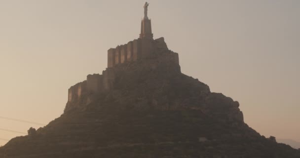 Parlak Altın Gökyüzünün Altında Monteagudo 'nun Muhteşem Yapısı — Stok video