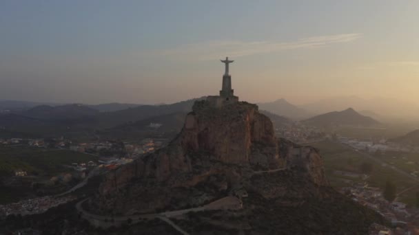 Die Ruinen der Burg von Monteagudo mit dem Christus von Monteagudo auf dem Gipfel — Stockvideo