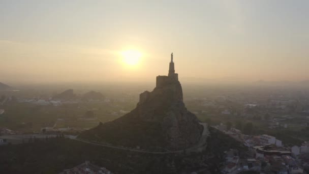 Schöner Himmel mit einem Hauch von Farbton ab Sonnenuntergang auf dem Bild von Christus von Monteagudo — Stockvideo