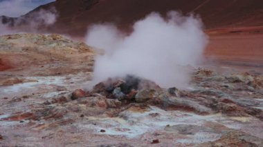 İzlanda 'da Buharlı Jeotermal Havalandırma