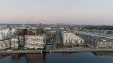 Aarhus 'taki Mimari Binalar ve Serene Denizi Panoramik Duvar Kağıdı Görünümü