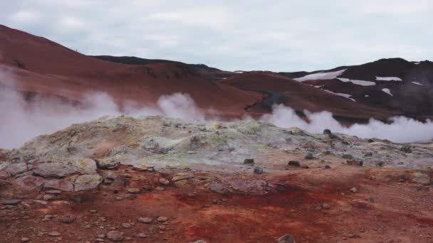 Vapor a subir da paisagem geotérmica na Islândia — Vídeo de Stock