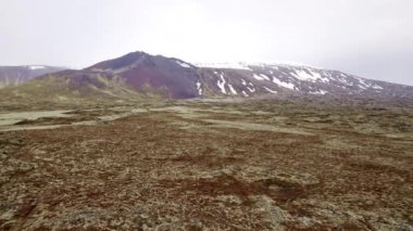 Dağlık Kar Tepelerinin Panoramik Duvar Kağıdı Görünümü