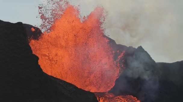 Lava Erupting From Fagradalsfjall Volcano Di Reykjanes Peninsula, Islandia — Stok Video