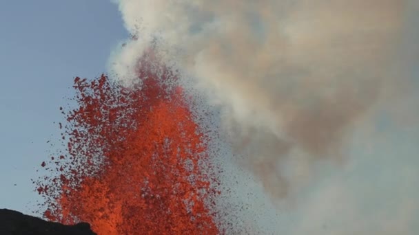 Reykjanes Yarımadası, İzlanda 'daki Fagradalsfall Volkanından Patlayan Lavlar — Stok video