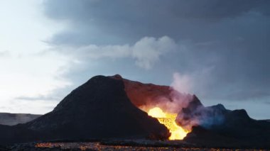 Reykjanes Yarımadası, İzlanda 'daki Fagradalsjall Volkanı' nın patlaması