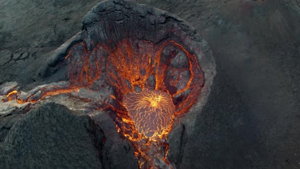 Caudal de lava del volcán Fagradalsfjall en la península de Reykjanes, Islandia — Vídeos de Stock