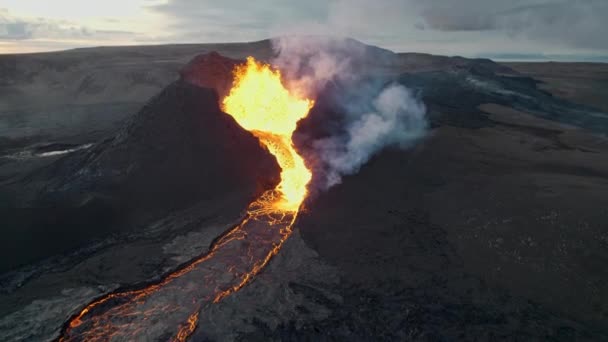 Drone Of Lava Erupting Volcán Fagradalsfjall En la península de Reykjanes, Islandia — Vídeos de Stock