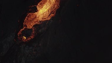 Reykjanes Yarımadası, İzlanda 'daki Fagradalsjall Volkanı' nın Patlamasında Erimiş Lava