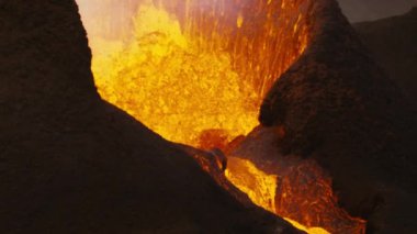 Reykjanes Yarımadası, İzlanda 'daki Fagradalsfall Volkanından Patlayan Lavlar