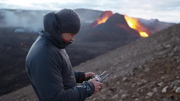 Drone Pilot By Fagradalsfjall Volcano In Reykjanes Peninsula, Iceland — стокове відео