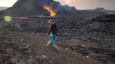 Fotoğrafçı Fagradalsfall Volkanı 'ndan Lav Patlaması ile Manzarada
