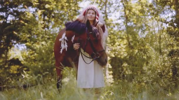 Woman In Headdress With Horse In Forest — Stockvideo