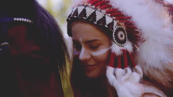 Woman In Headdress Feeding Horse In Forest — Vídeo de stock