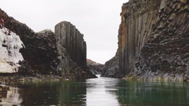 Studlagil Kanyonu, Basalt Kaya oluşumu ve Mavi Buzul Nehri.