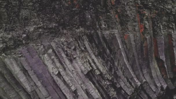 Úžasný Drone Shot of the Basalt Rock Columns, Studlagil Canyon Island — Stock video