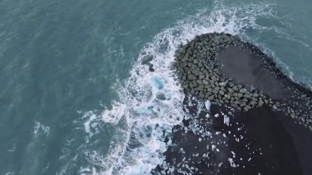 Drone over Diamond Beach near glacier lagoon of Iceland — Stock video
