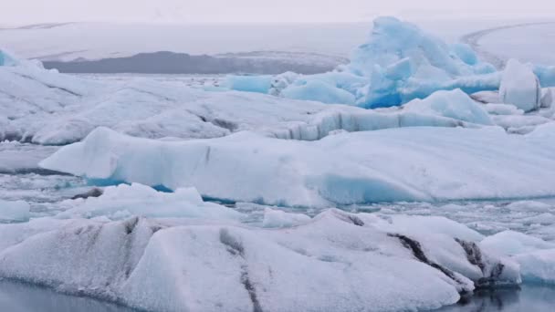 Ledové útvary na Diamond Beach v blízkosti ledovcové laguny Islandu — Stock video