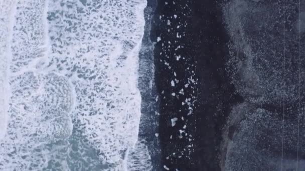 Drone over Diamond Beach near glacier lagoon of Iceland — Stock Video