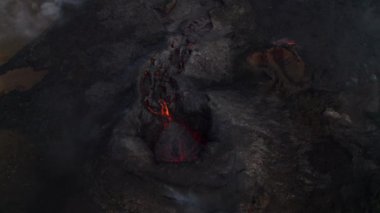 İzlanda, Reykjanes Yarımadası 'ndaki Fagradalsjall Volkanı' nın Patlamasında Lav