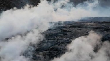 İzlanda 'daki Fagradalsfall Volkanı' ndan Duman ve Kuru Lav Fışkırması