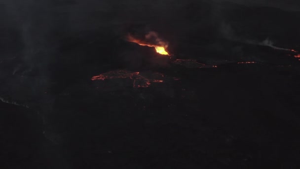 Drone Of Lava Flow From Erupting Volcán Fagradalsfjall En la península de Reykjanes — Vídeos de Stock