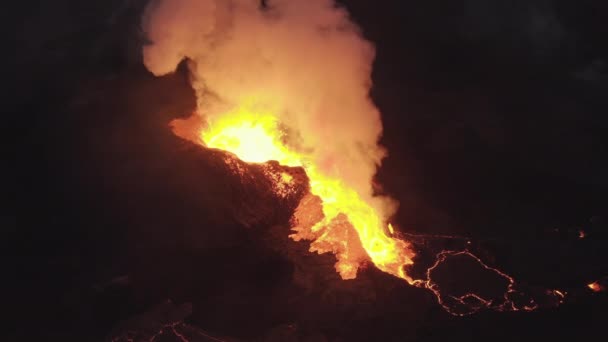 Dron lawy z wybuchu wulkanu Fagradalsfjall na Półwyspie Reykjanes — Wideo stockowe