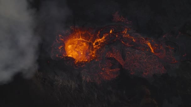 Lava dall'eruzione del vulcano Fagradalsfjall nella penisola di Reykjanes, Islanda — Video Stock